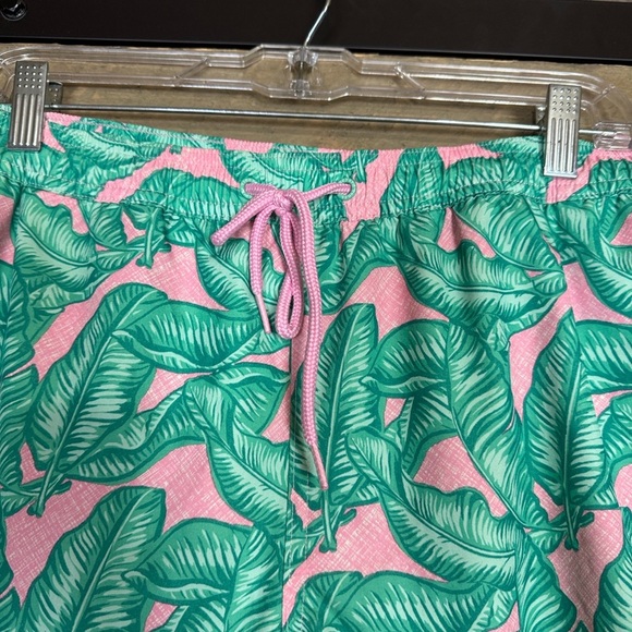 Vineyard Vines Chappy swim trunks with Palm leaf print Size Medium - Picture 4 of 13